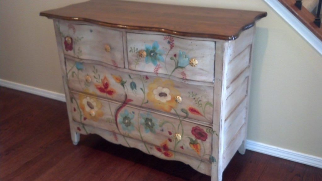 Auction Dresser